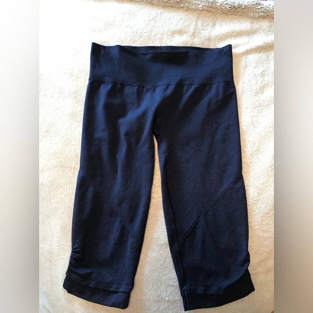 LuluLemon Ebb and Flow crop, navy, size 10